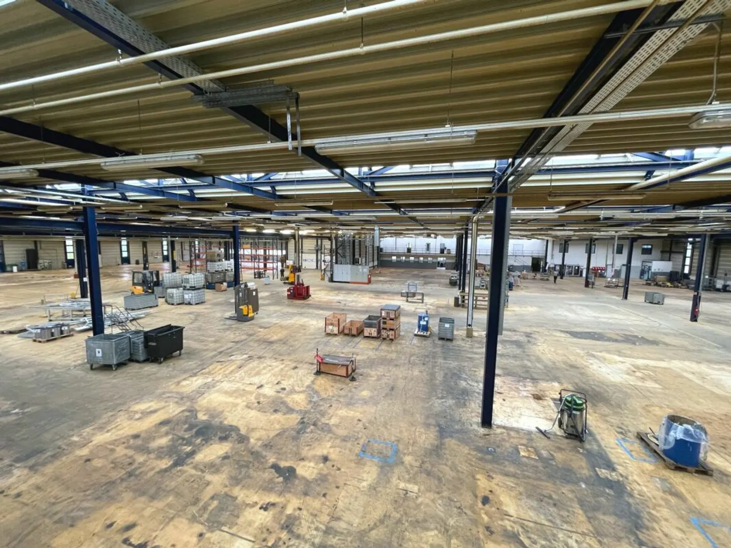 Spazio commerciale e di stoccaggio! La tua nuova sede aziendale! - Foto 1 di 13