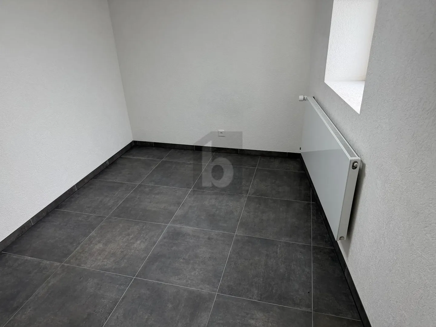 POLYVALENT ET PROCHE DU CENTRE - Photo 2 of 5