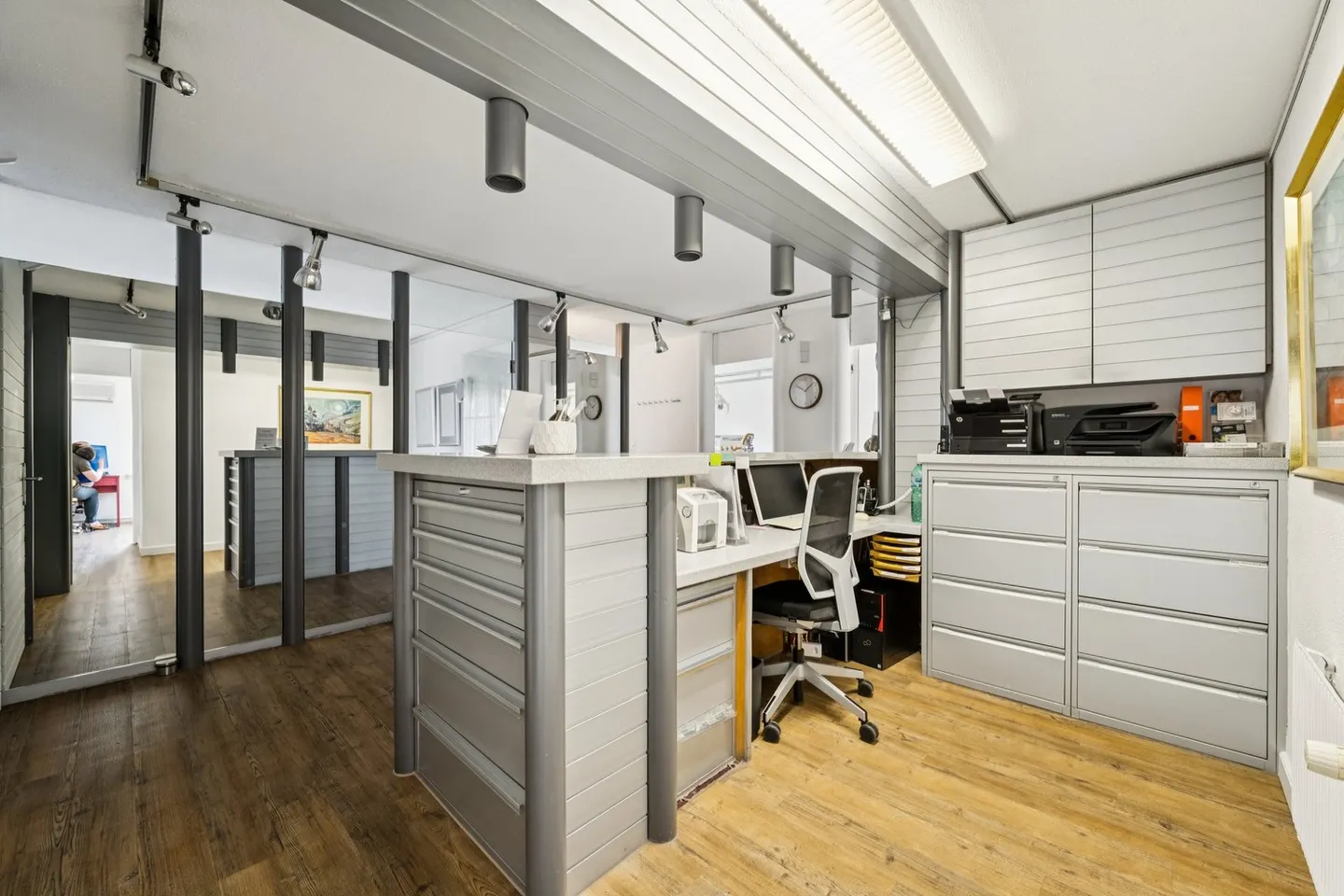 Spazio pratico/commerciale attraente di 112m2 disponibile dal 1 aprile 2027 a Malters - Foto 1 di 11