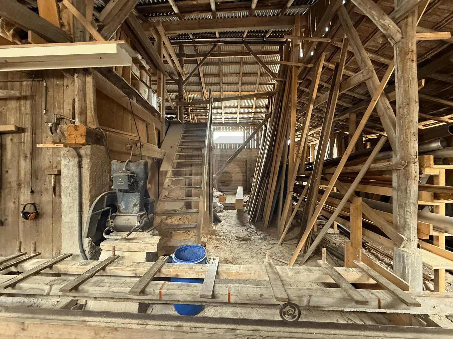 CARPENTRY, SHEET METAL WORK, AND JOINERY WORKSHOP - Photo 3 of 4