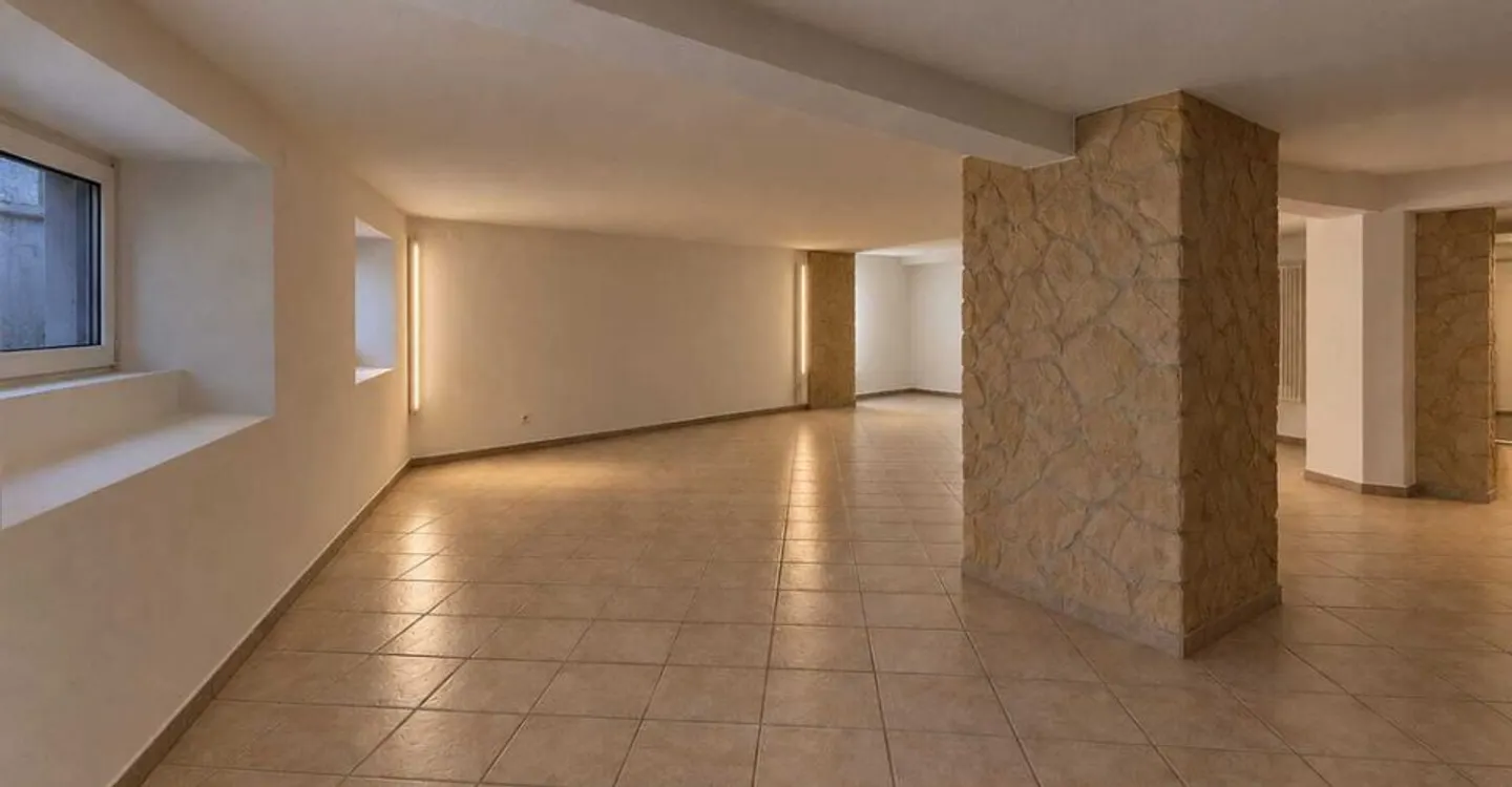 Atypical Gallery in the Heart of Montreux - Available Immediately! - Photo 5 of 5