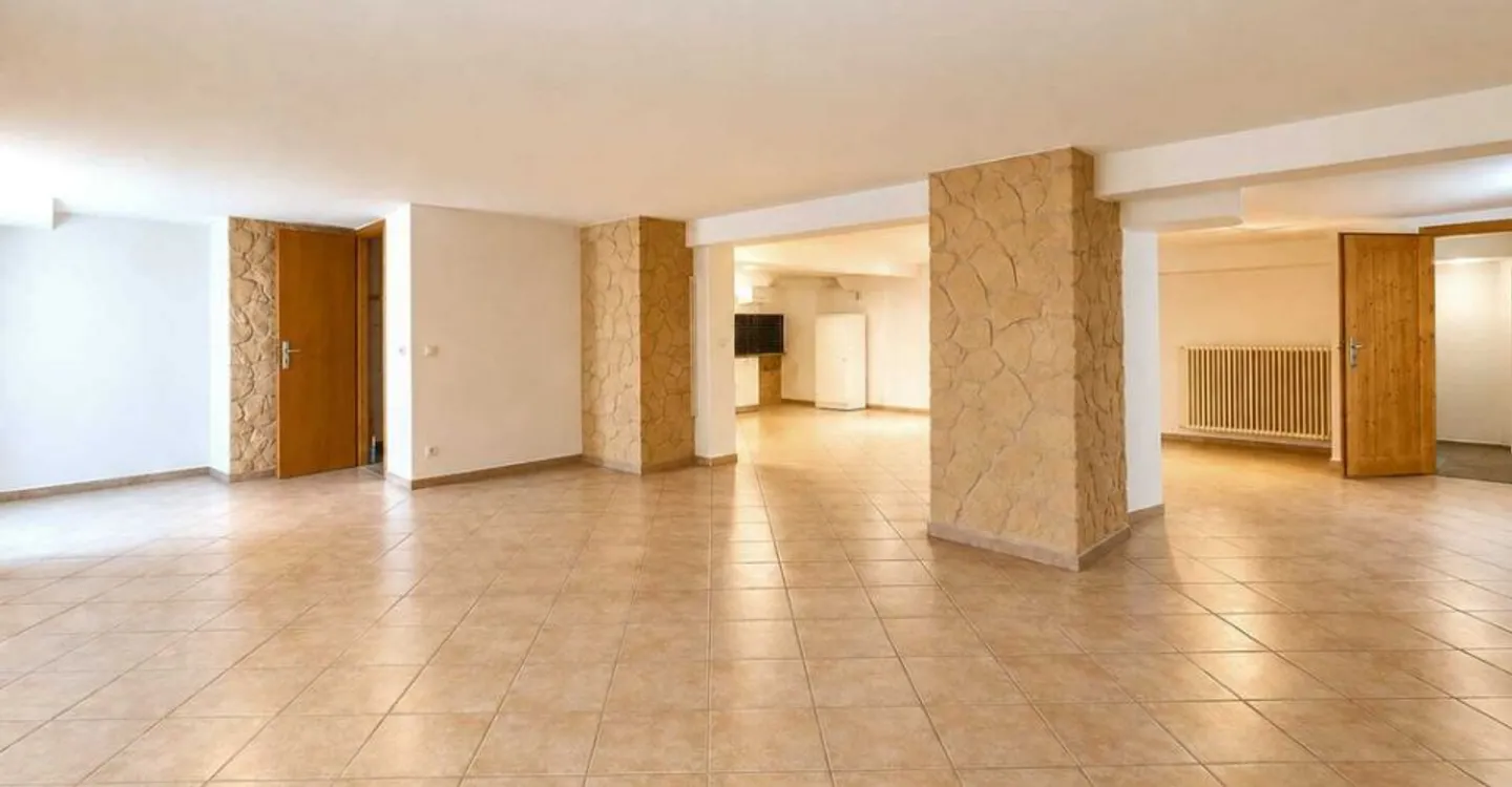 Atypical Gallery in the Heart of Montreux - Available Immediately! - Photo 1 of 5