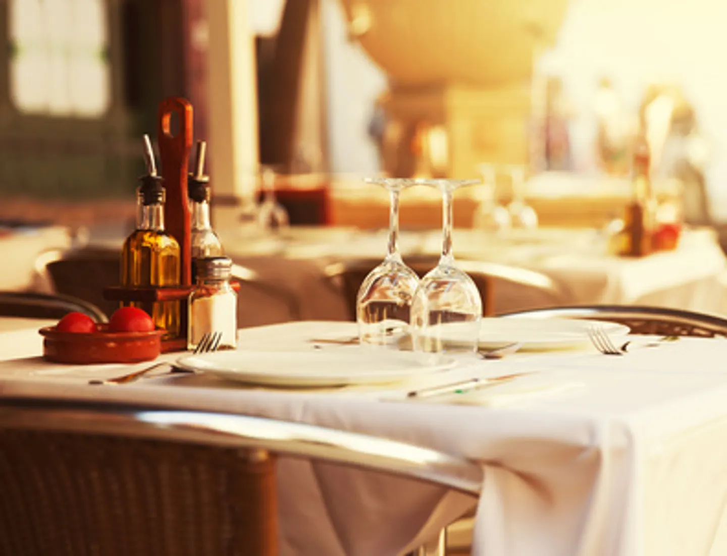 CAFÉ-RESTAURANT IDEALLY LOCATED - GREAT VISIBILITY JONCTION DISTRICT - Photo 1 of 2