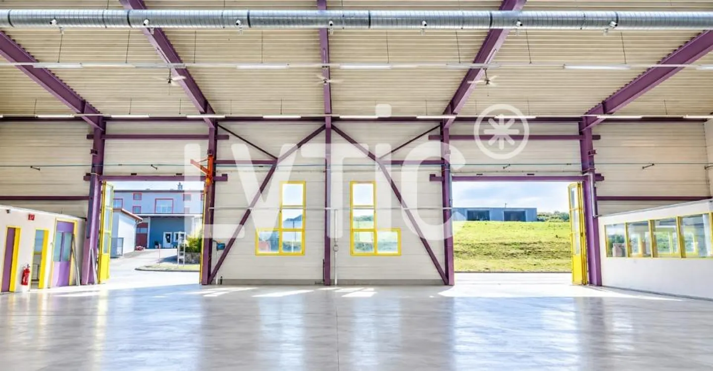 Laboratorio, deposito, uffici di 636 m2 in affitto a Romont - Foto 2 di 9