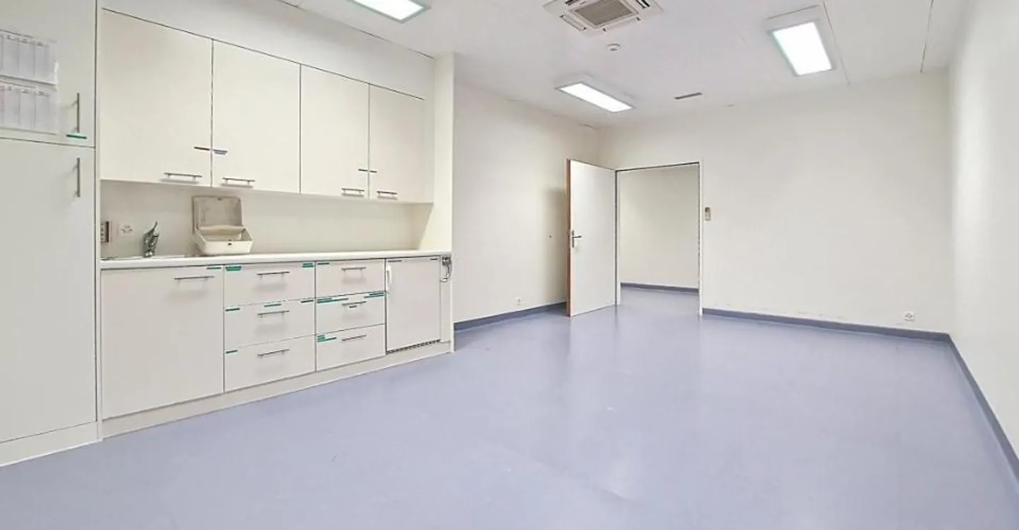 Medical Office - Photo 7 of 13