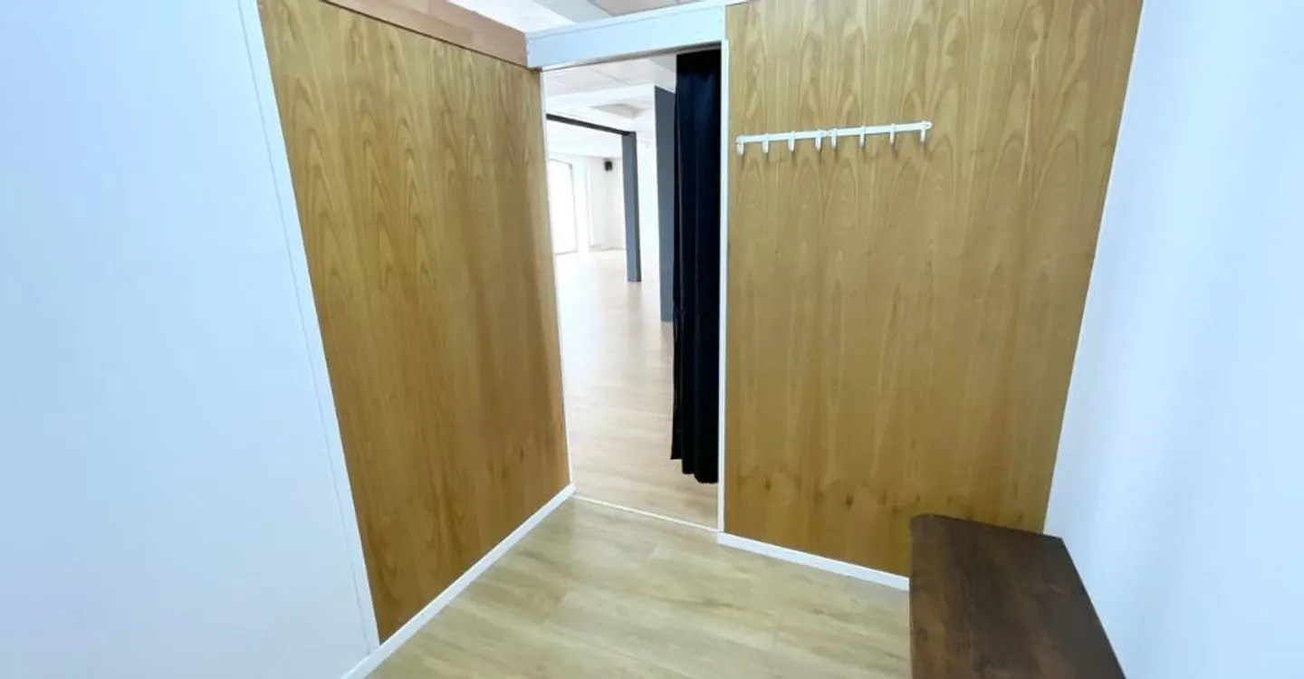 Premises with shop windows ideally located in the heart of Delémont - Photo 6 of 9