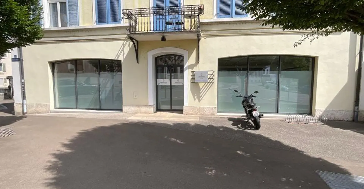Premises with shop windows ideally located in the heart of Delémont - Photo 8 of 9