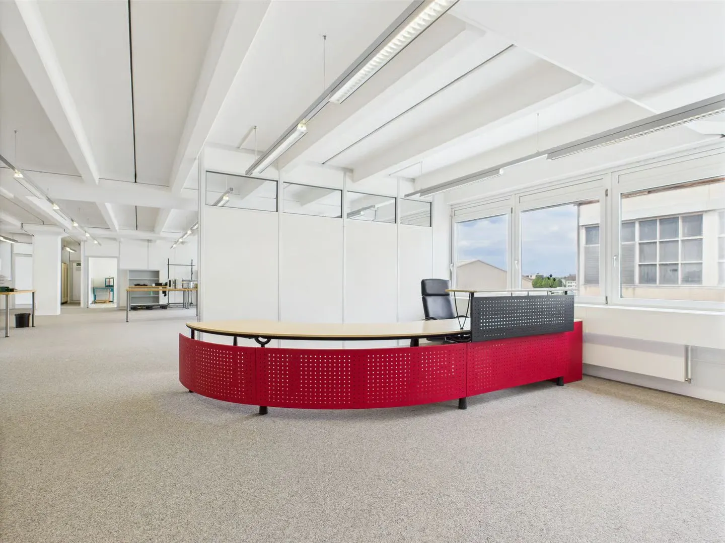 350m2 bright commercial space with integrated offices - Photo 2 of 13