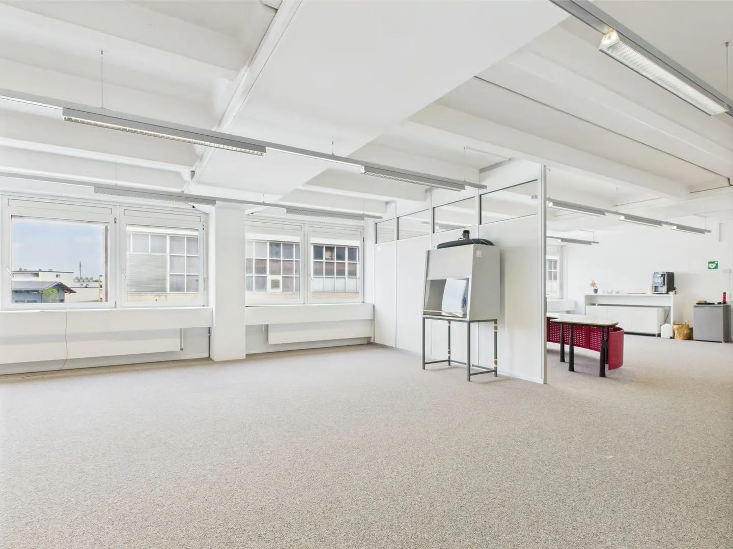 350m2 bright commercial space with integrated offices - Photo 7 of 13