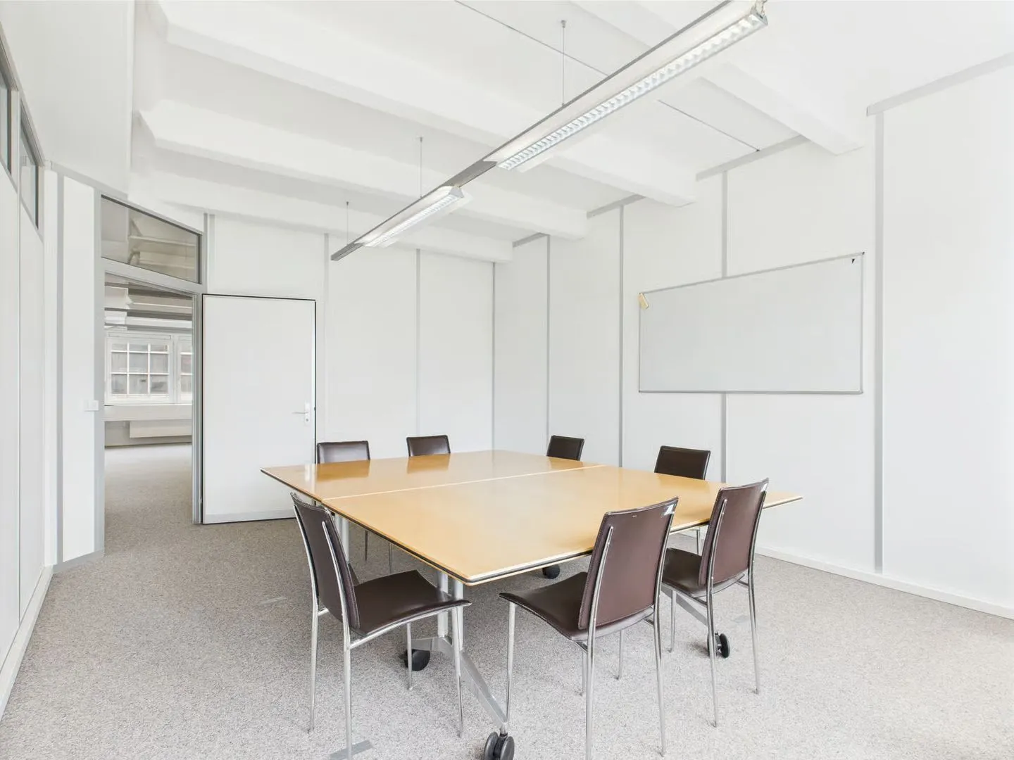 350m2 bright commercial space with integrated offices - Photo 9 of 13
