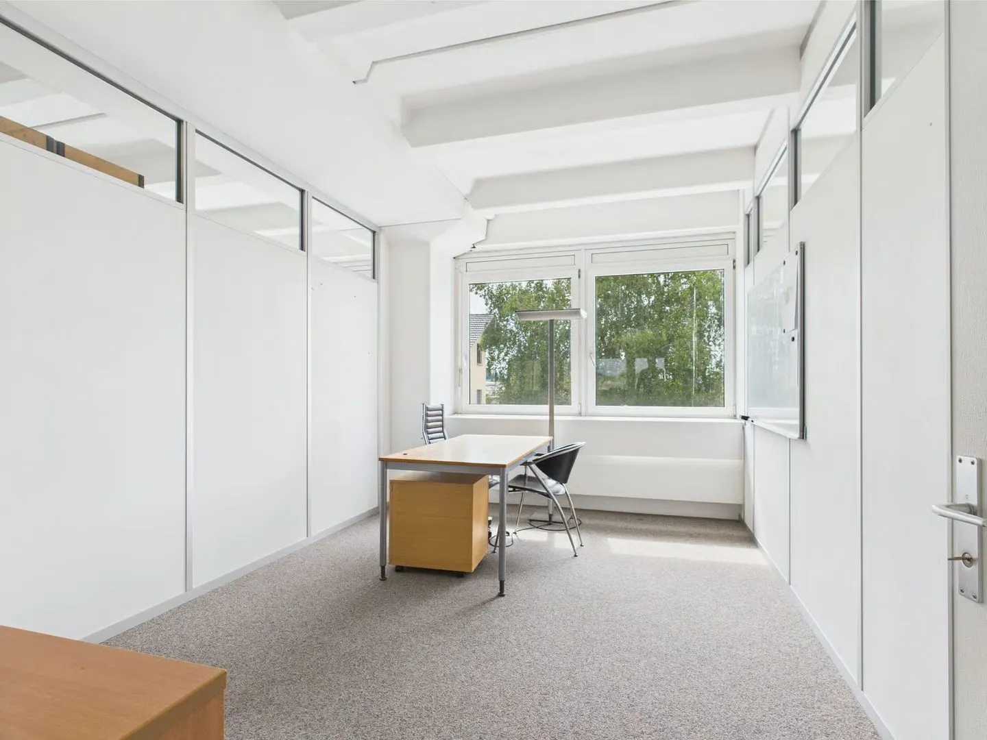 350m2 bright commercial space with integrated offices - Photo 12 of 13