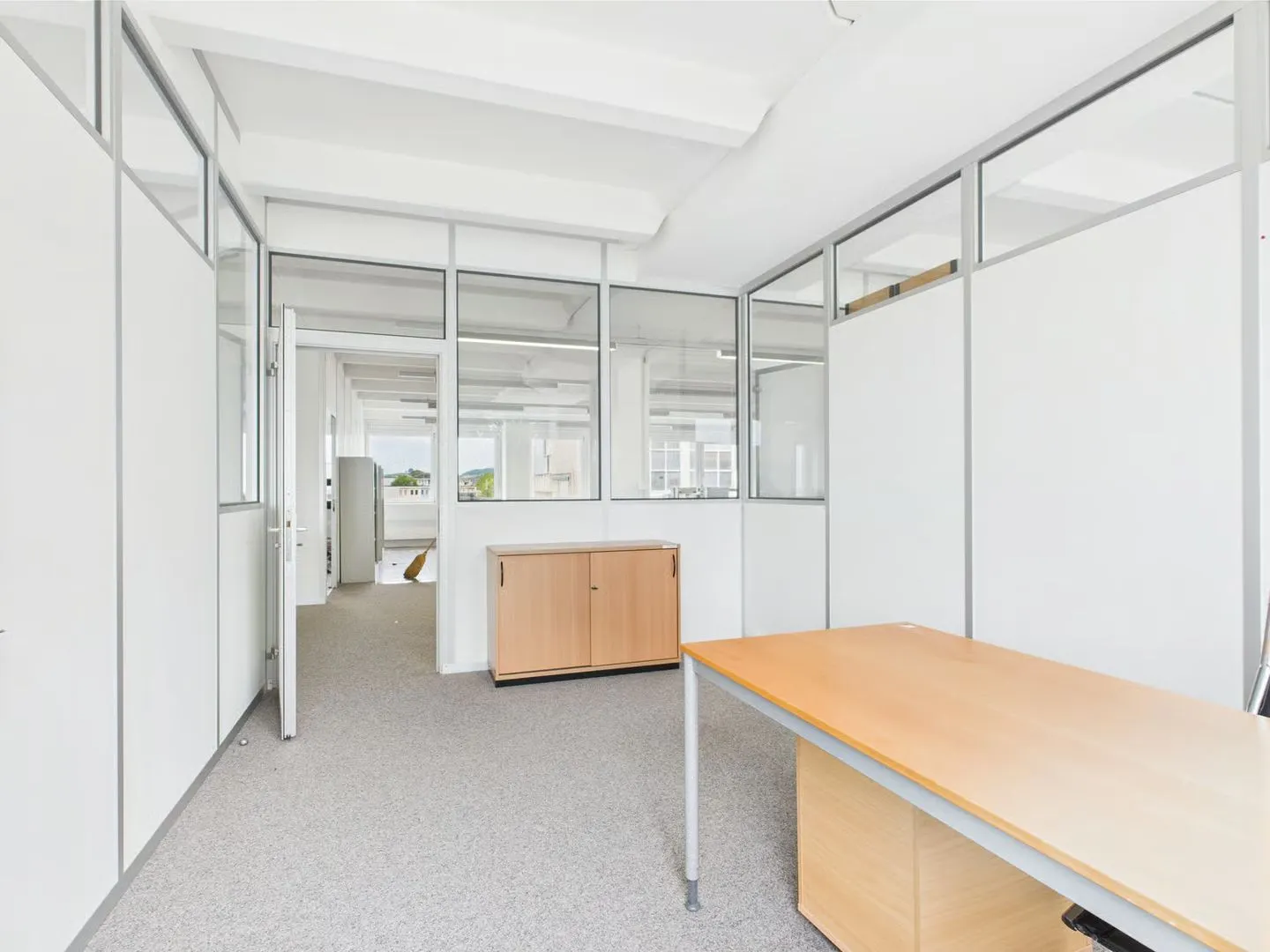 350m2 bright commercial space with integrated offices - Photo 13 of 13