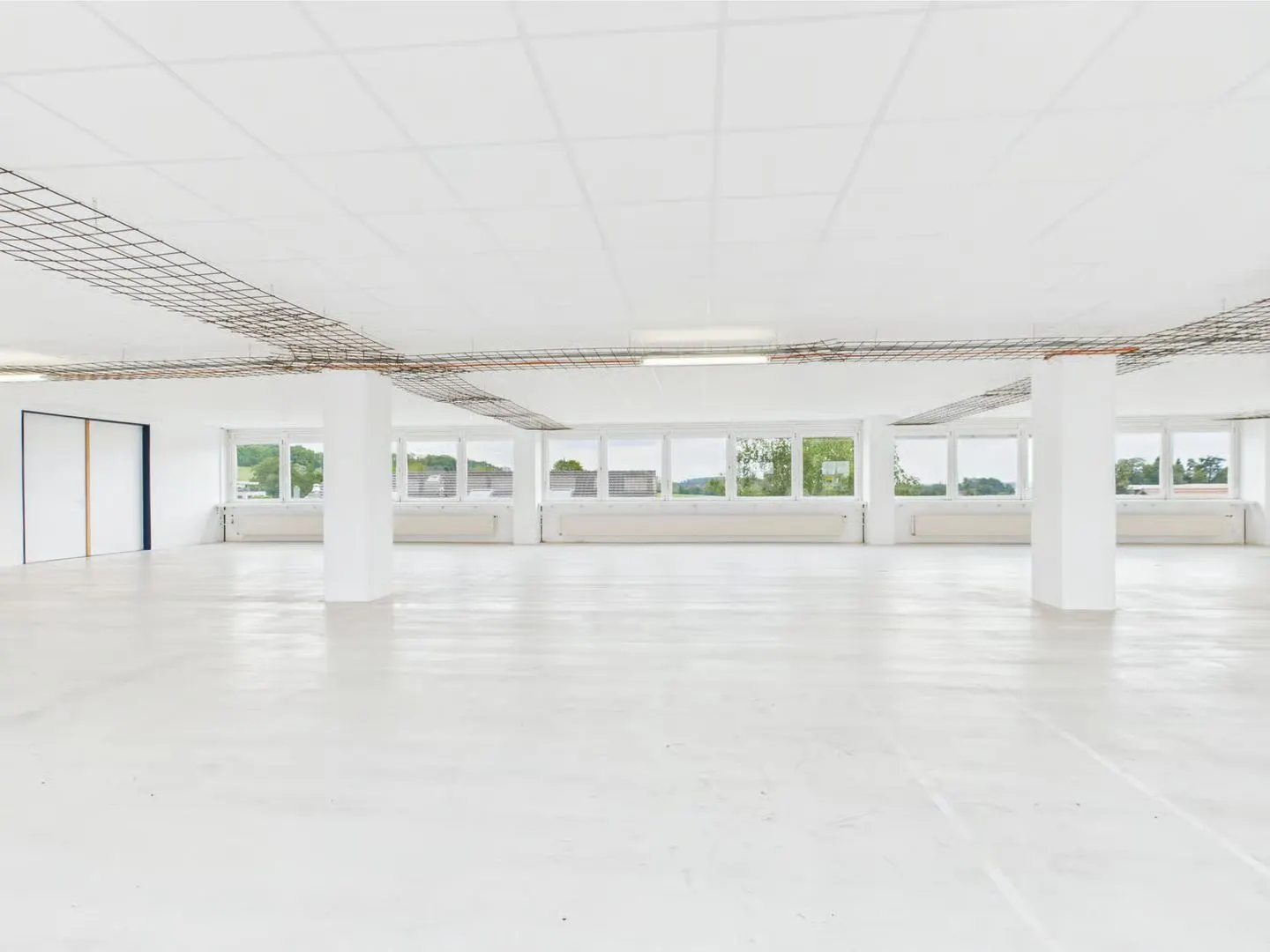 350m2 - Modern and bright commercial space on the 2nd floor with great views - Photo 8 of 13