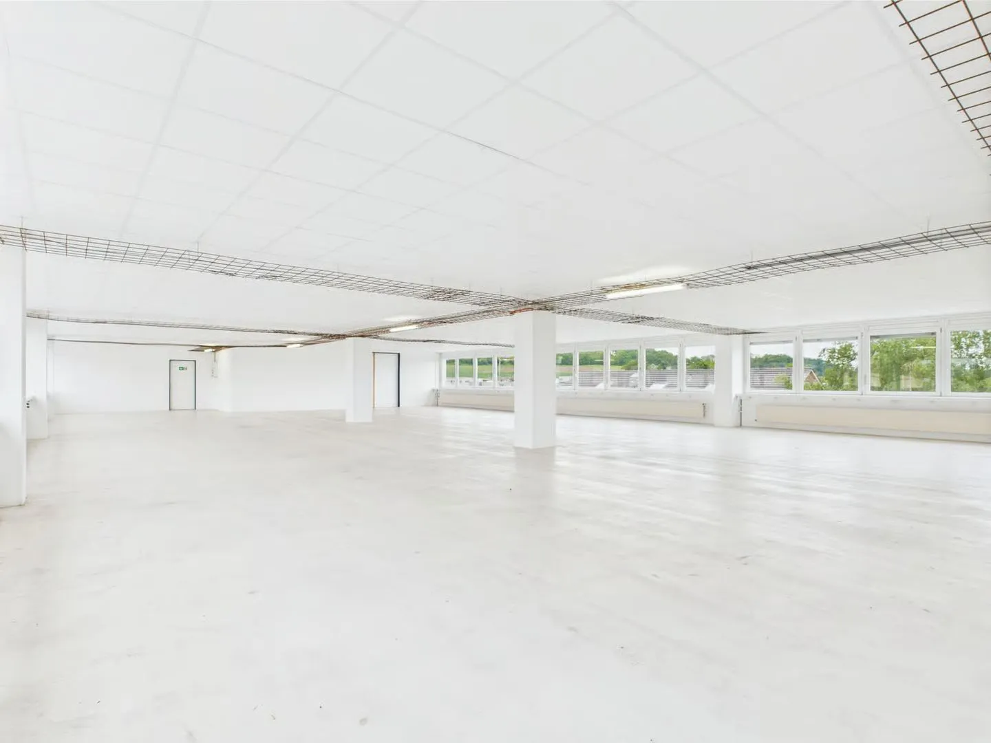 350m2 - Modern and bright commercial space on the 2nd floor with great views - Photo 10 of 13