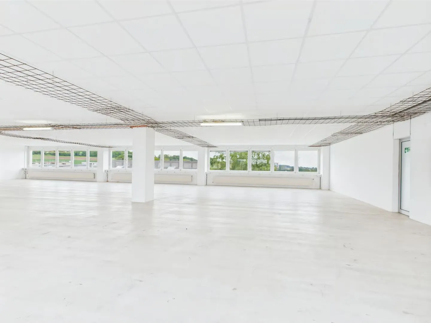 350m2 - Modern and bright commercial space on the 2nd floor with great views - Photo 9 of 13