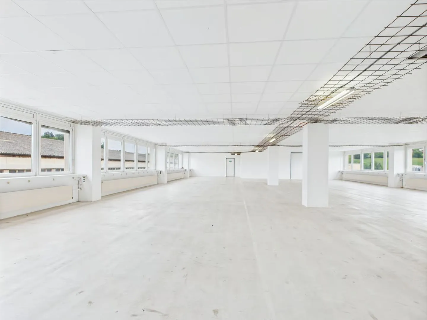 350m2 - Modern and bright commercial space on the 2nd floor with great views - Photo 11 of 13