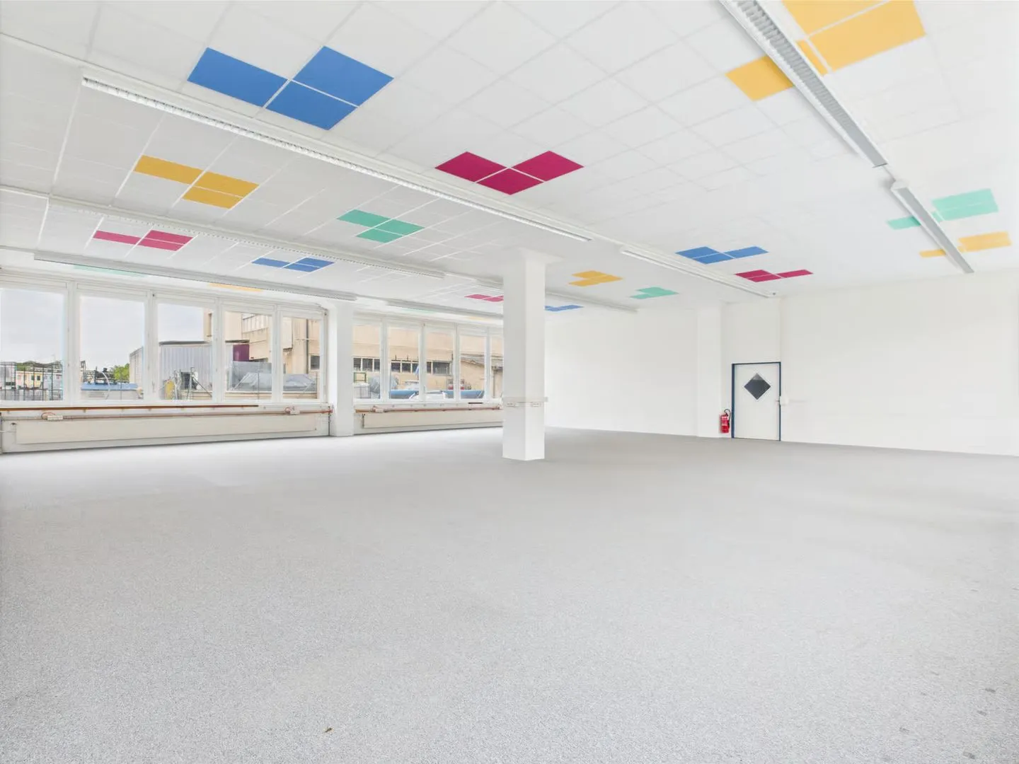Airy and bright office space on the ground floor in Murten - Photo 2 of 9