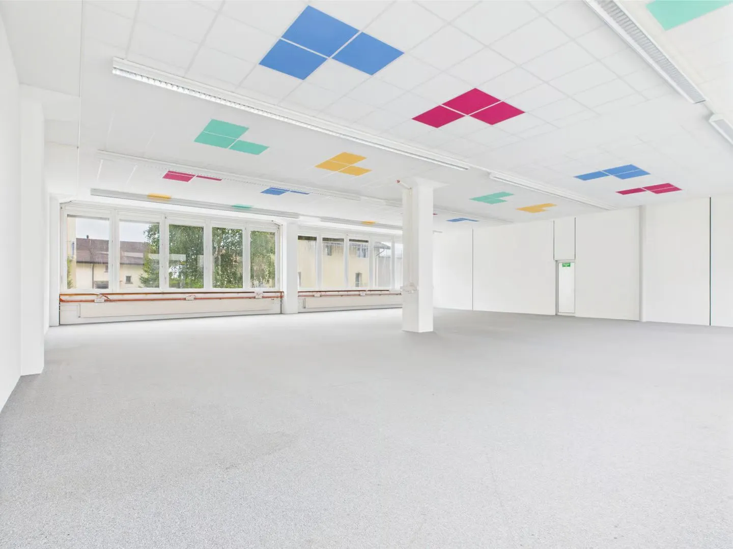 Airy and bright office space on the ground floor in Murten - Photo 3 of 9