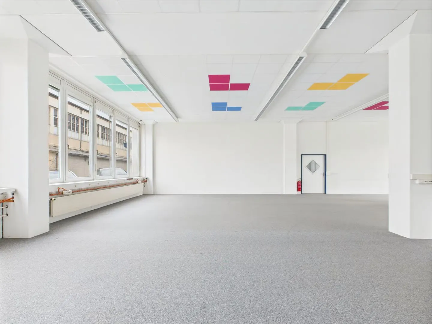 Airy and bright office space on the ground floor in Murten - Photo 4 of 9