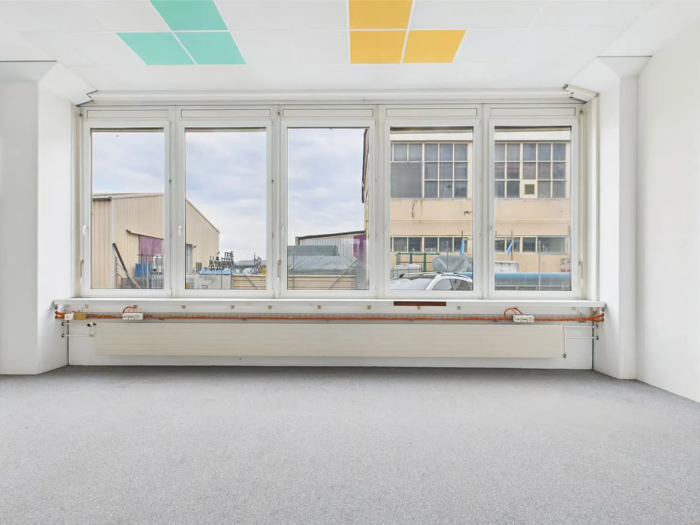 Airy and bright office space on the ground floor in Murten - Photo 9 of 9