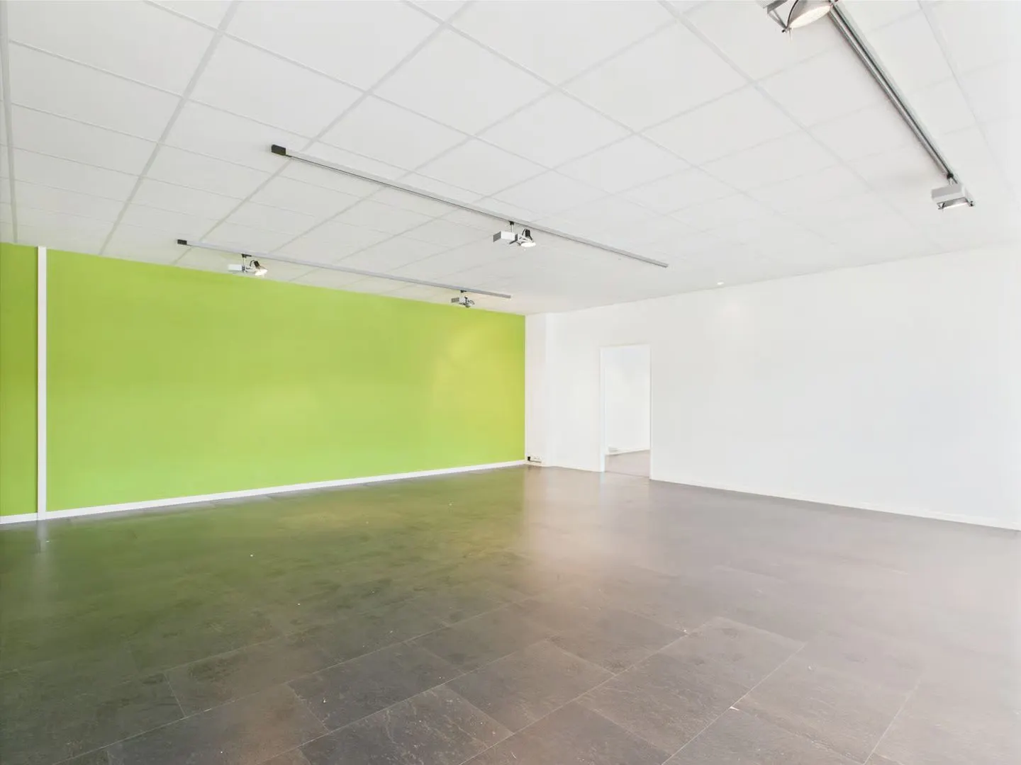 310m2 modern office space on the 2nd floor in Murten - Photo 3 of 13