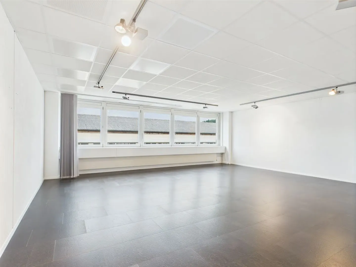 310m2 modern office space on the 2nd floor in Murten - Photo 6 of 13