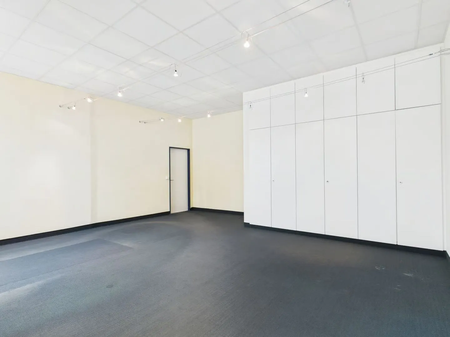 350m2 versatile office space (practice, daycare, physiotherapy) - Photo 9 of 11