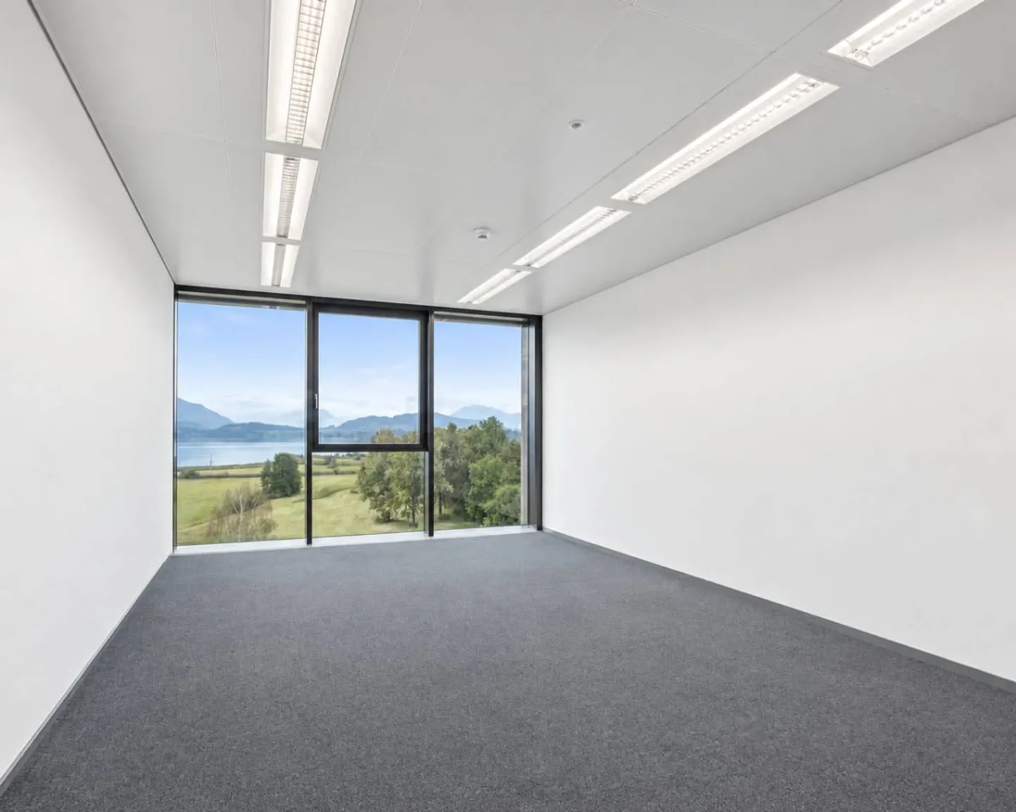 First-class office space with the best view and comfort - Photo 2 of 11