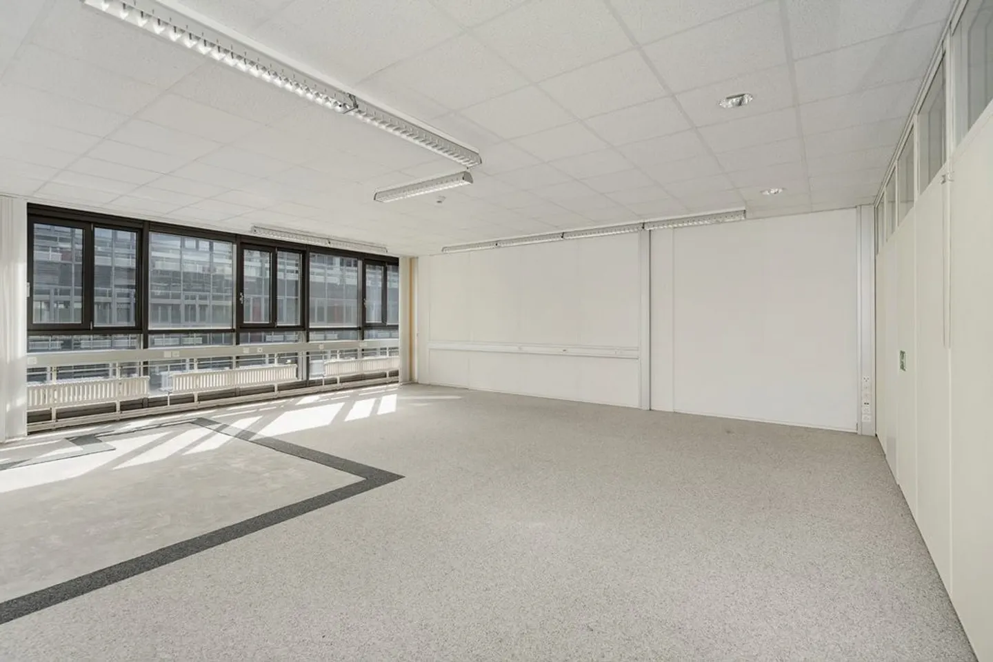 Spazio commerciale libero di 64 m2 - Foto 4 di 5