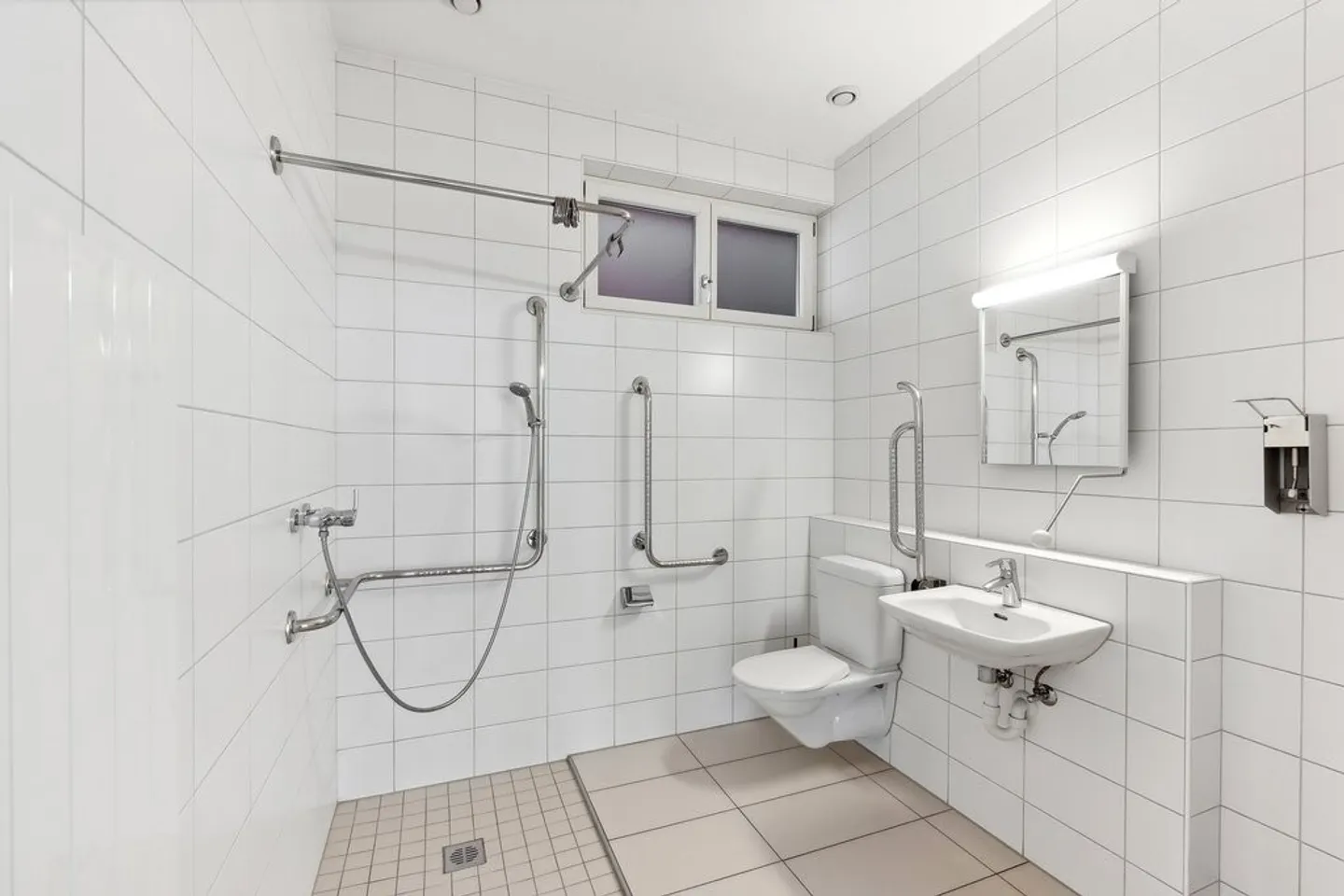 Gewerbefläche in Dübendorf inkl. 3 kostenlosen Aussenabstellplätzen - Photo 5 sur 6