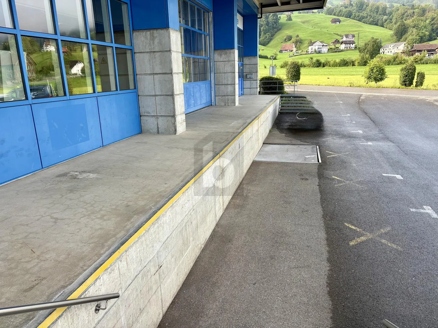SPACIEUX ET POLYVALENT - Photo 2 sur 6
