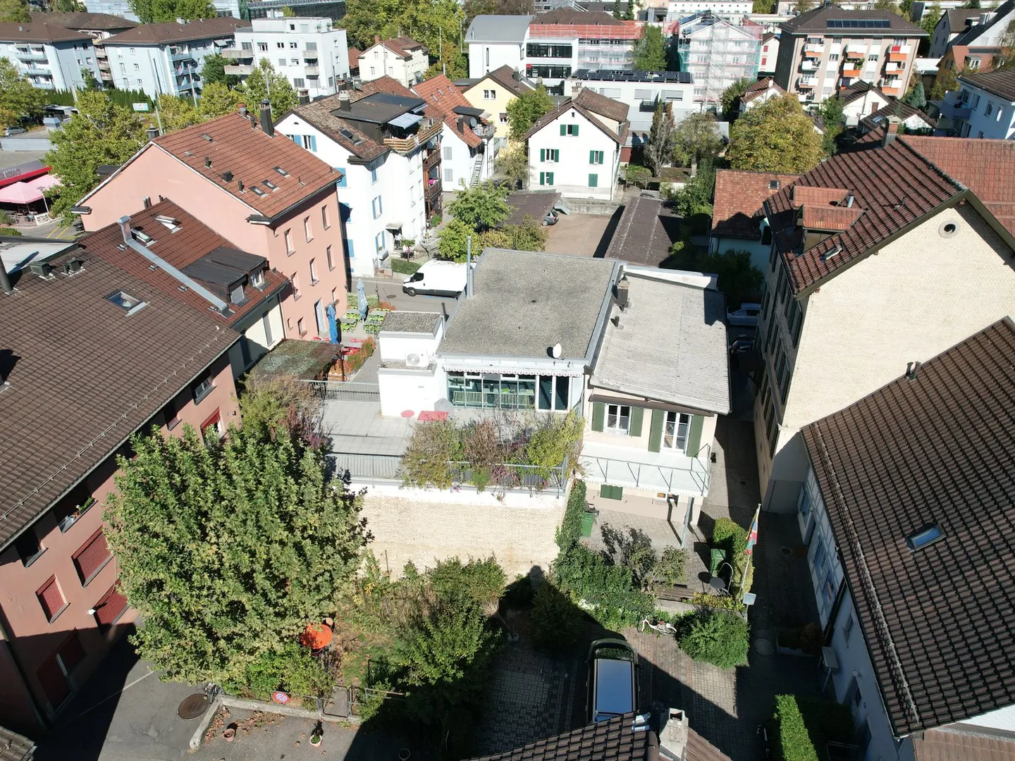Propriété commerciale polyvalente dans un emplacement central - Photo 2 sur 13