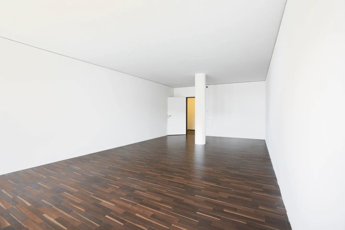 Ufficio nel centro di Spreitenbach in una proprietà ben tenuta in una posizione eccellente - Foto 2 di 5