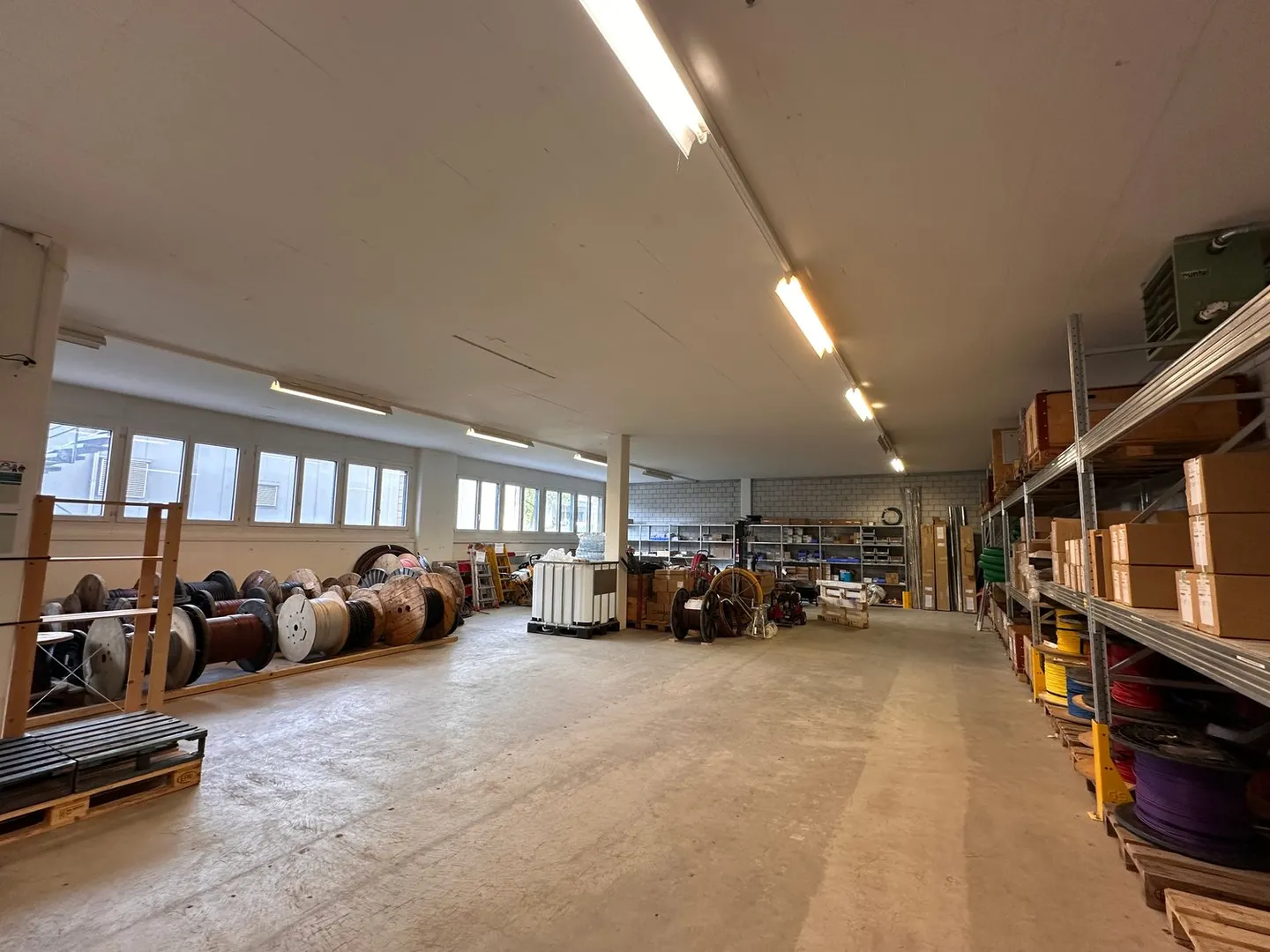 Spazio commerciale e al dettaglio in Allmendstrasse 38 a Fehraltorf - Foto 7 di 8