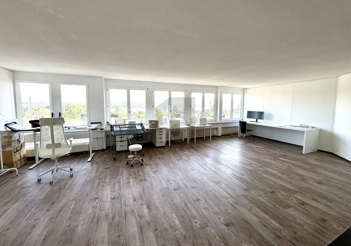 RAPPRESENTATIVO CON VISTA SUL LAGO - Foto 2 di 6