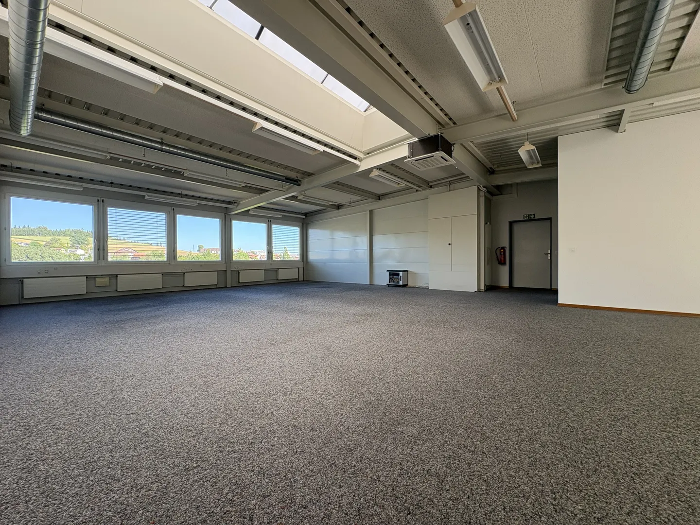 Espace de bureau spacieux à Niederwangen - Photo 1 sur 11