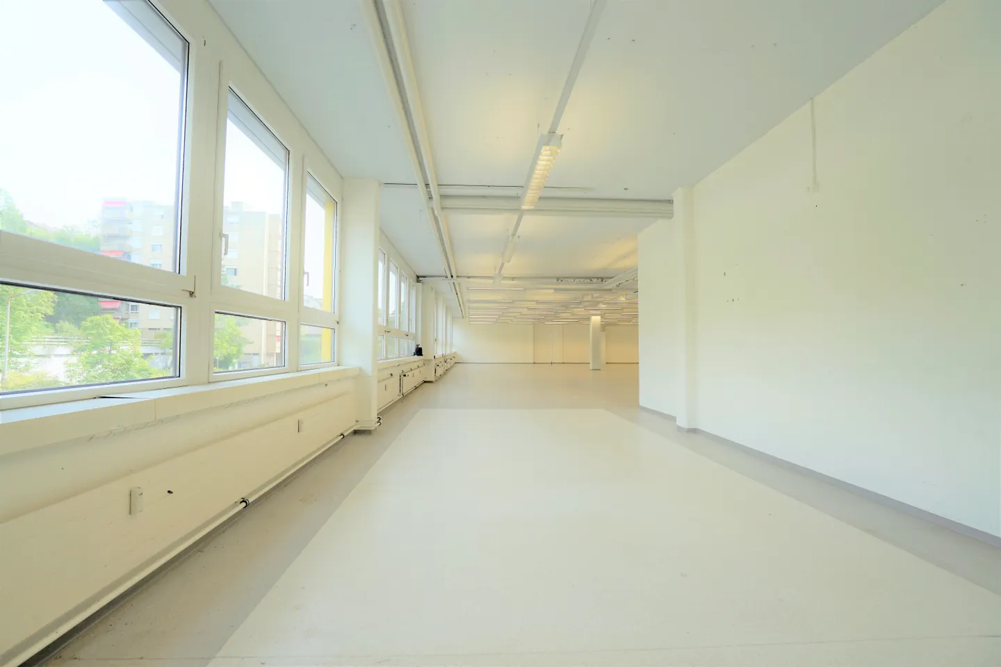 Espace commercial polyvalent - Photo 3 sur 5