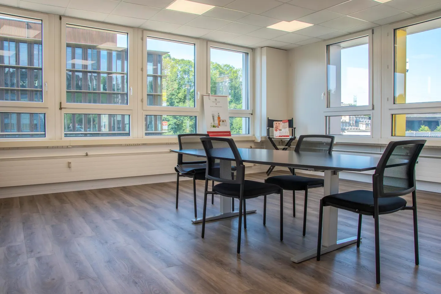 Espace de bureau polyvalent à Ittigen - Photo 4 sur 10