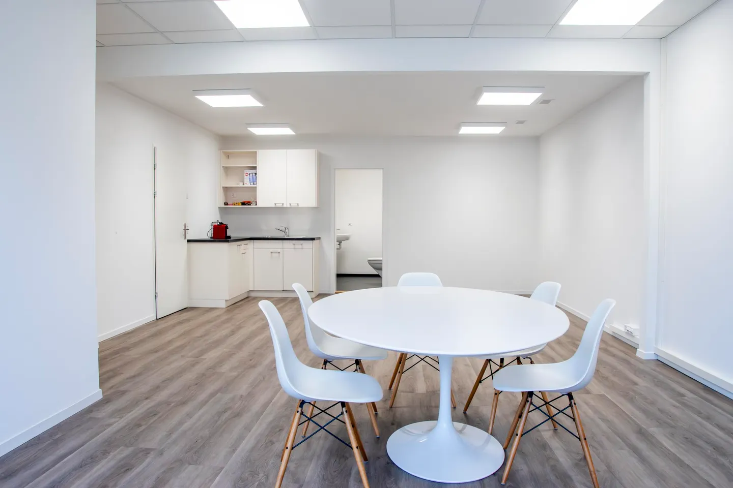 Espace de bureau polyvalent à Ittigen - Photo 1 sur 10