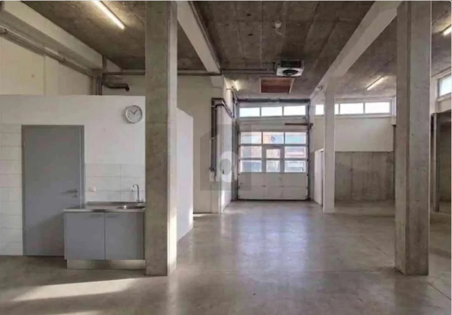 VERY BEAUTIFUL INDUSTRIAL SPACE FOR CRAFTSMANSHIP - Photo 3 of 6