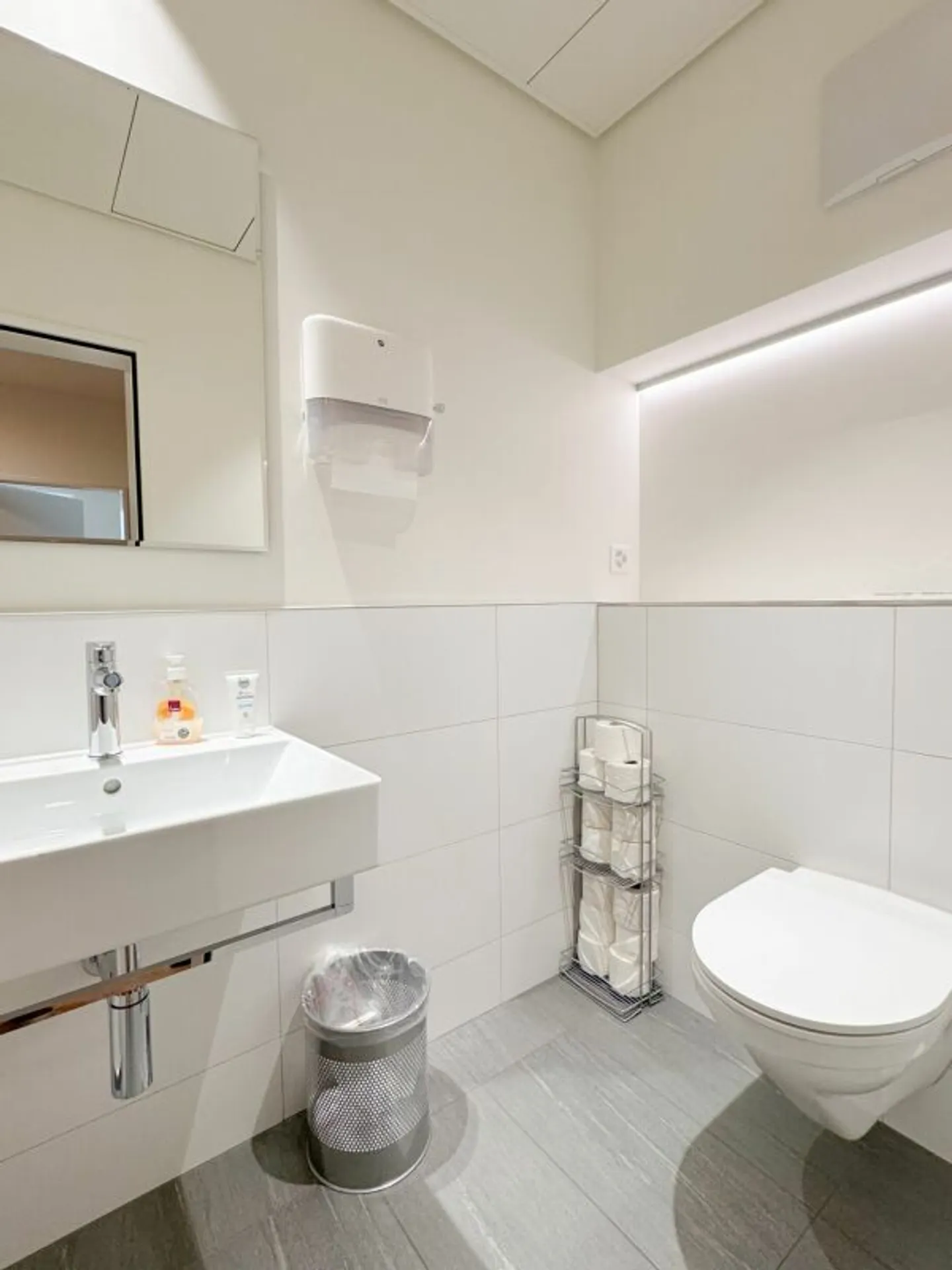 Zentrale Büroräumlichkeit im Herzen der Luzerner Neustadt - Photo 9 of 10