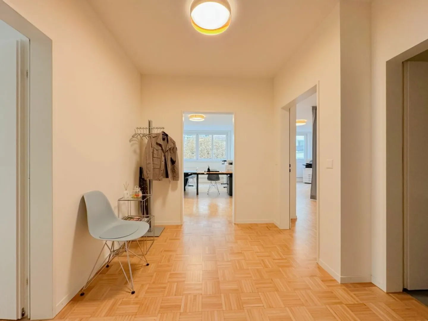 Zentrale Büroräumlichkeit im Herzen der Luzerner Neustadt - Photo 2 of 10