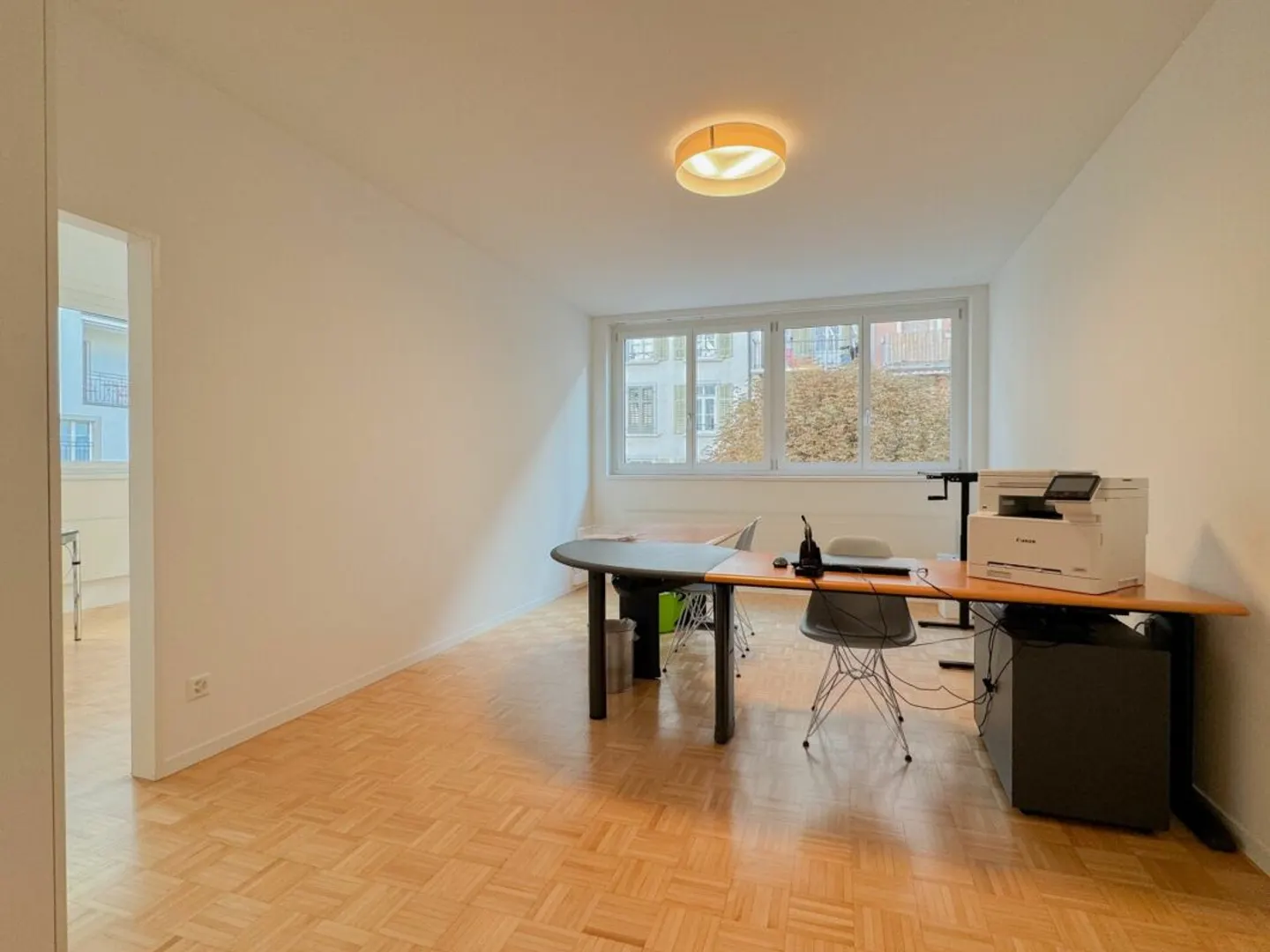 Zentrale Büroräumlichkeit im Herzen der Luzerner Neustadt - Photo 4 of 10