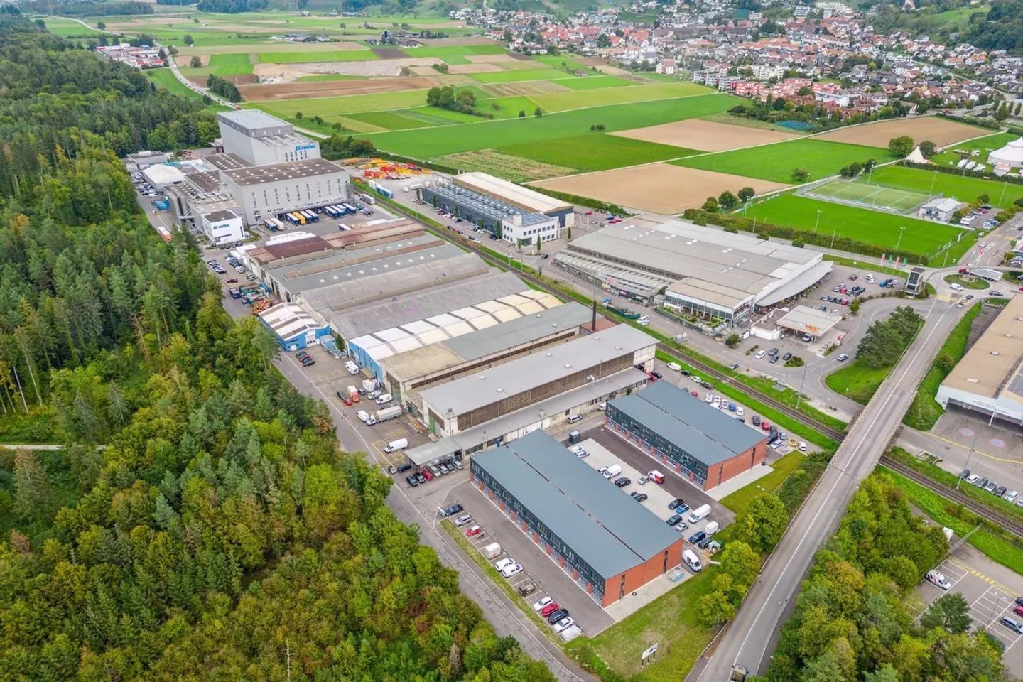 Large Industrial Hall in Würenlingen - Photo 2 of 3