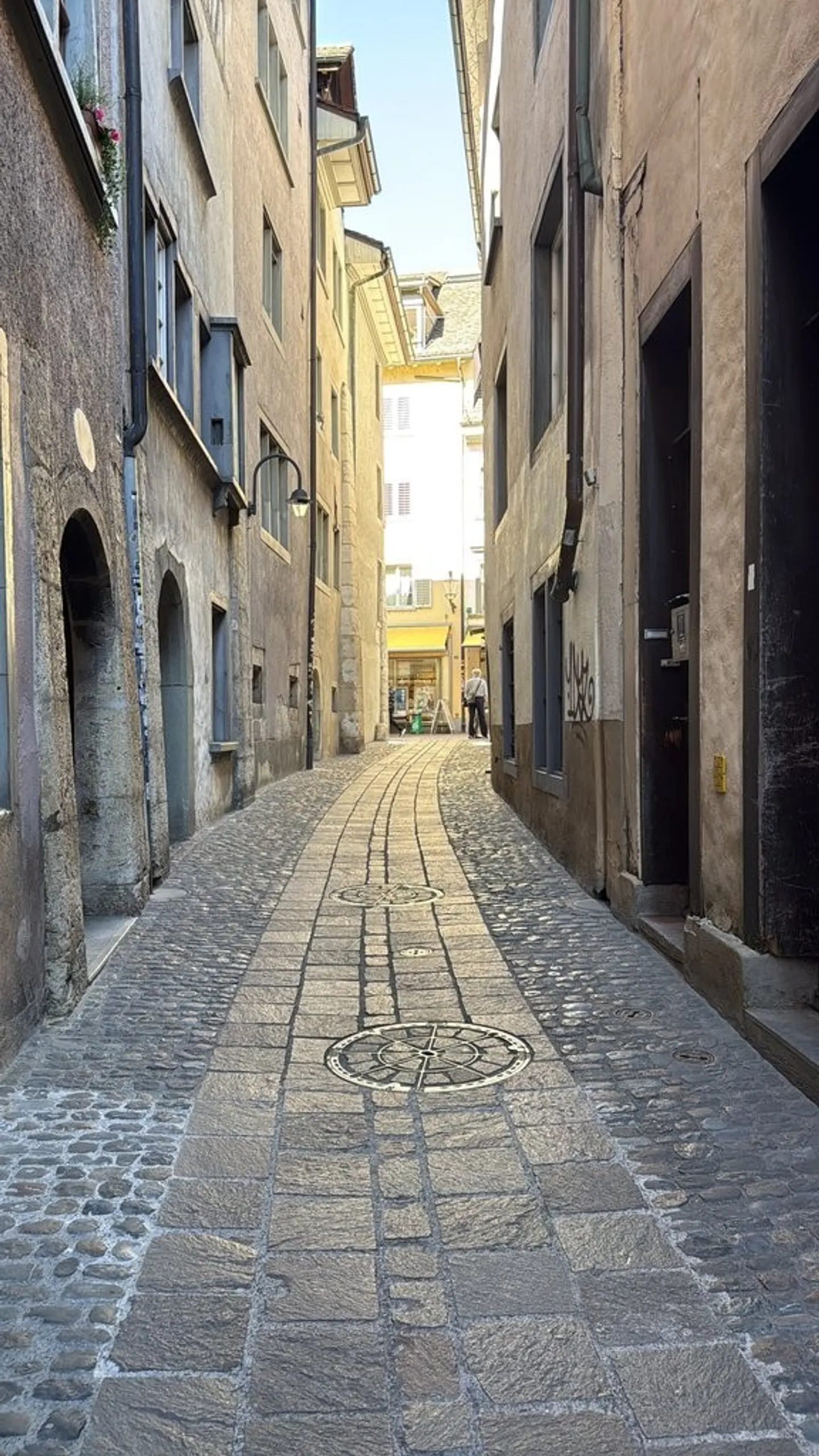 Lavora dove altri passeggiano - Spazio commerciale direttamente sul Reno! - Foto 1 di 8
