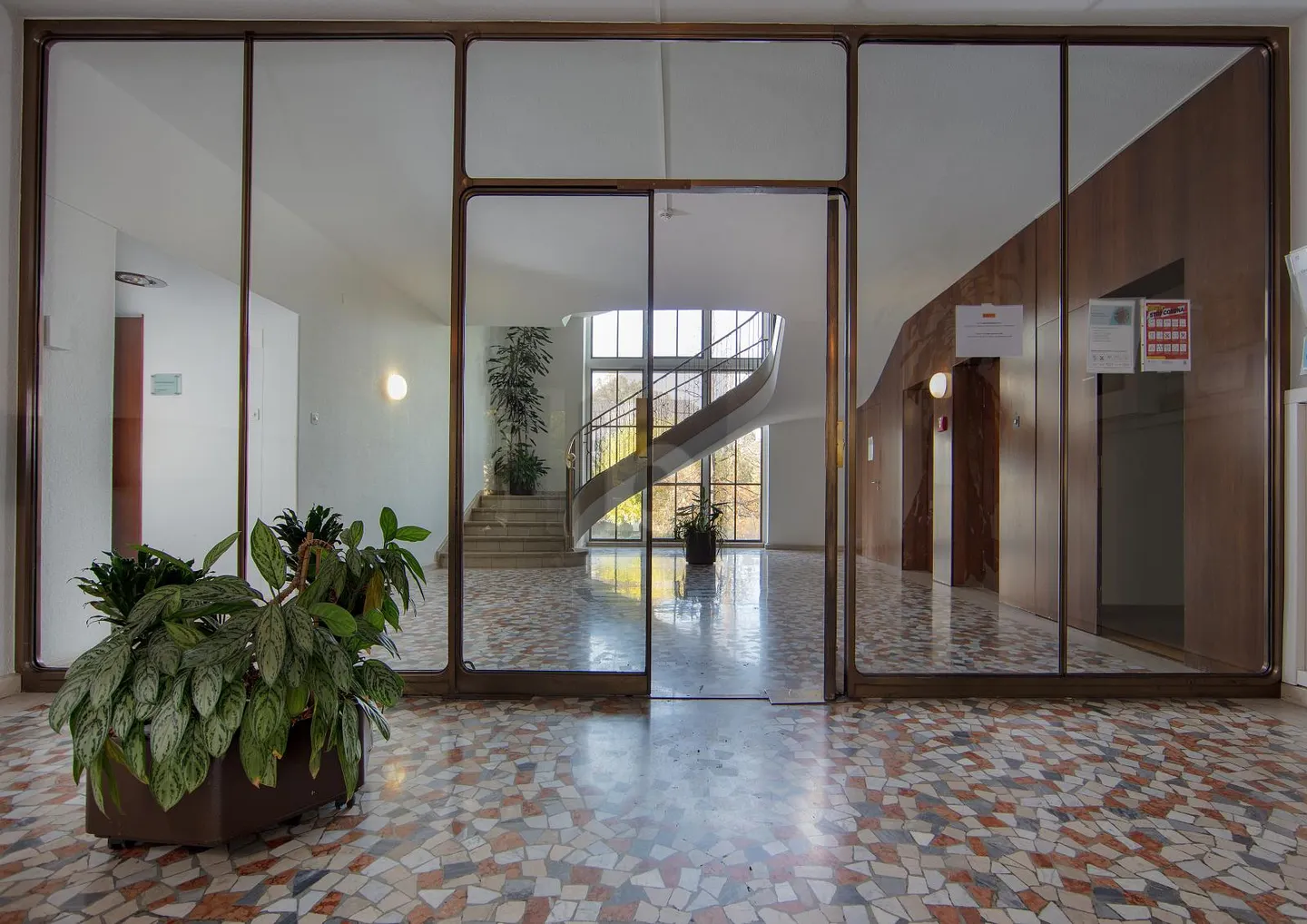 QUALITY AND FOCUS IN A PRIME LOCATION - Photo 4 of 6