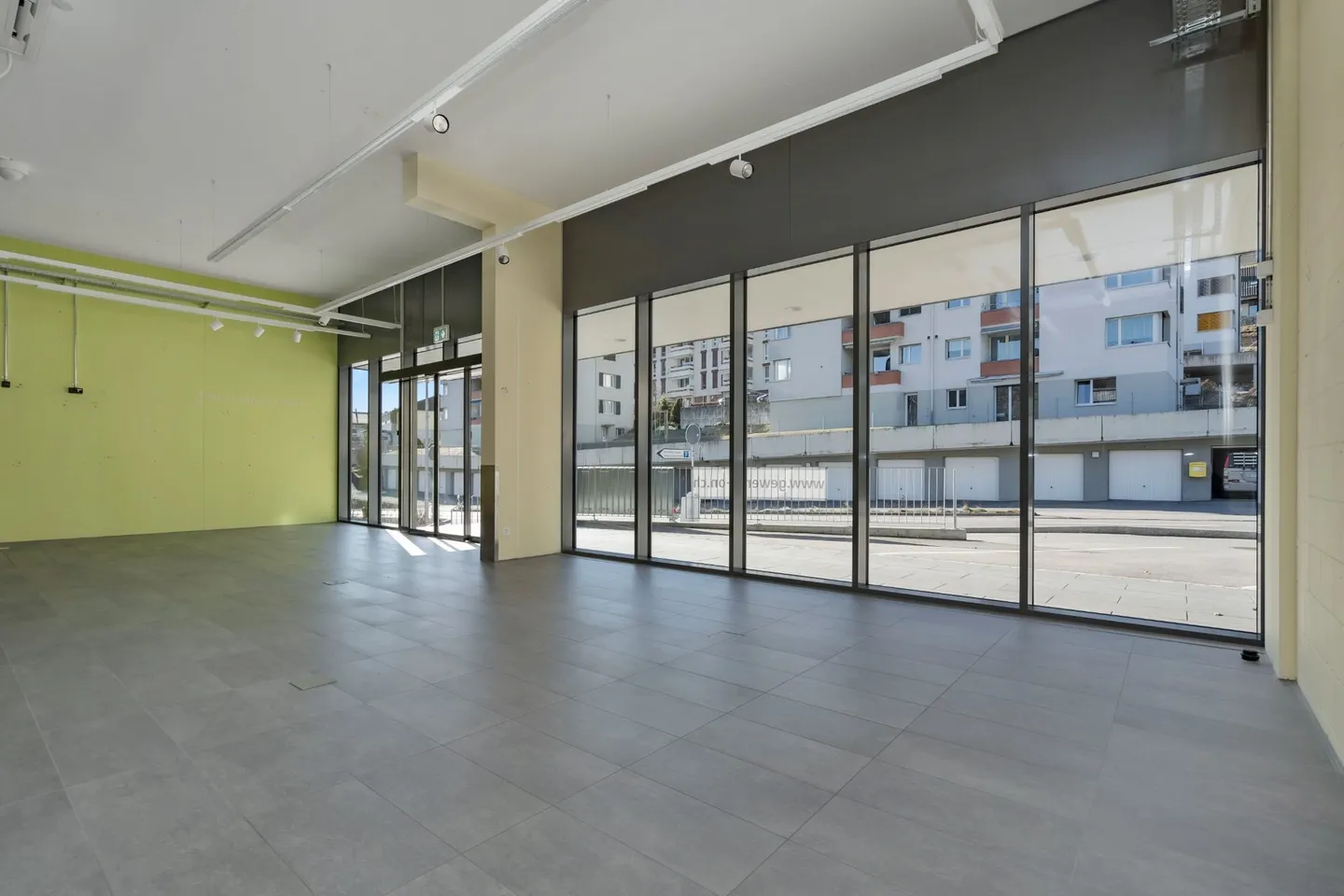Espace Commercial Polyvalent - Photo 1 sur 8