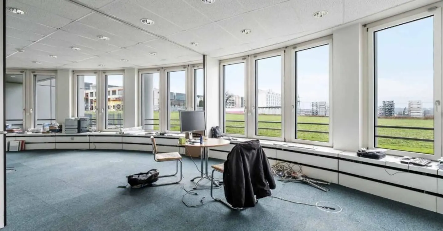 Bureaux de 73 m2 - lumineux à proximité de l'aéroport et de la Place des Nations - Foto 4 von 8