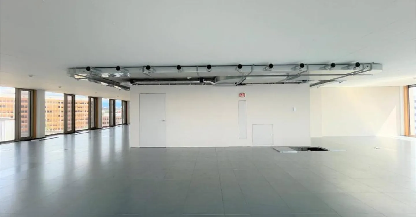 Modern and Bright Offices for Rent - Airport Sector - Photo 2 of 8