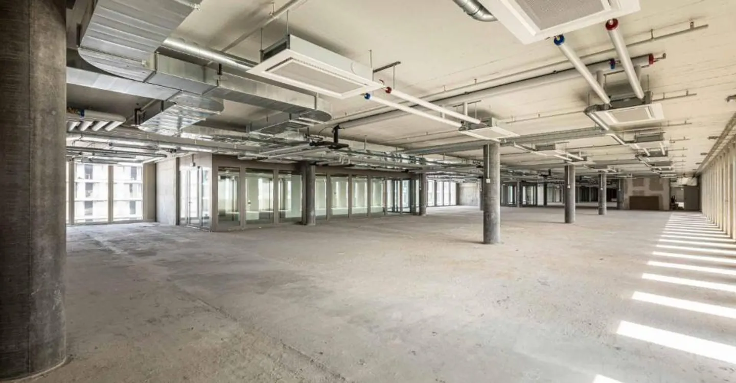 For rent - Raw offices to be fitted out in the Quartier de l’Étang - Photo 5 of 13